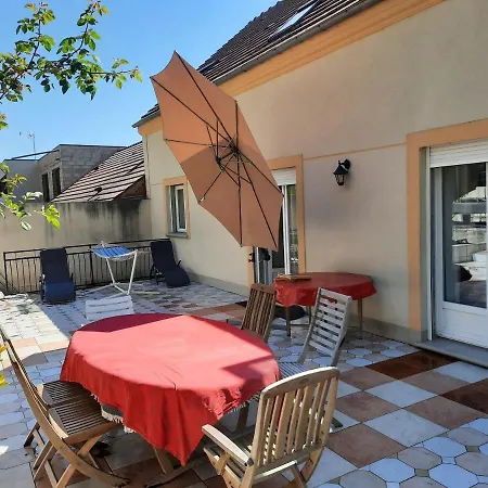 Belle Et Grande Maison Avec Terrasse *